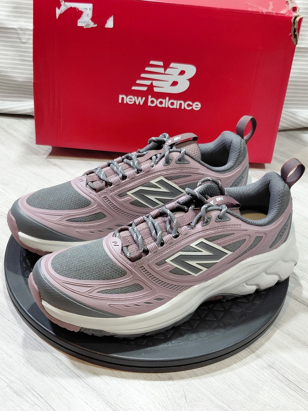 (New) New Balance Women’s Fresh Foam 410v9 Trail Running Shoes Voilet Rose W9